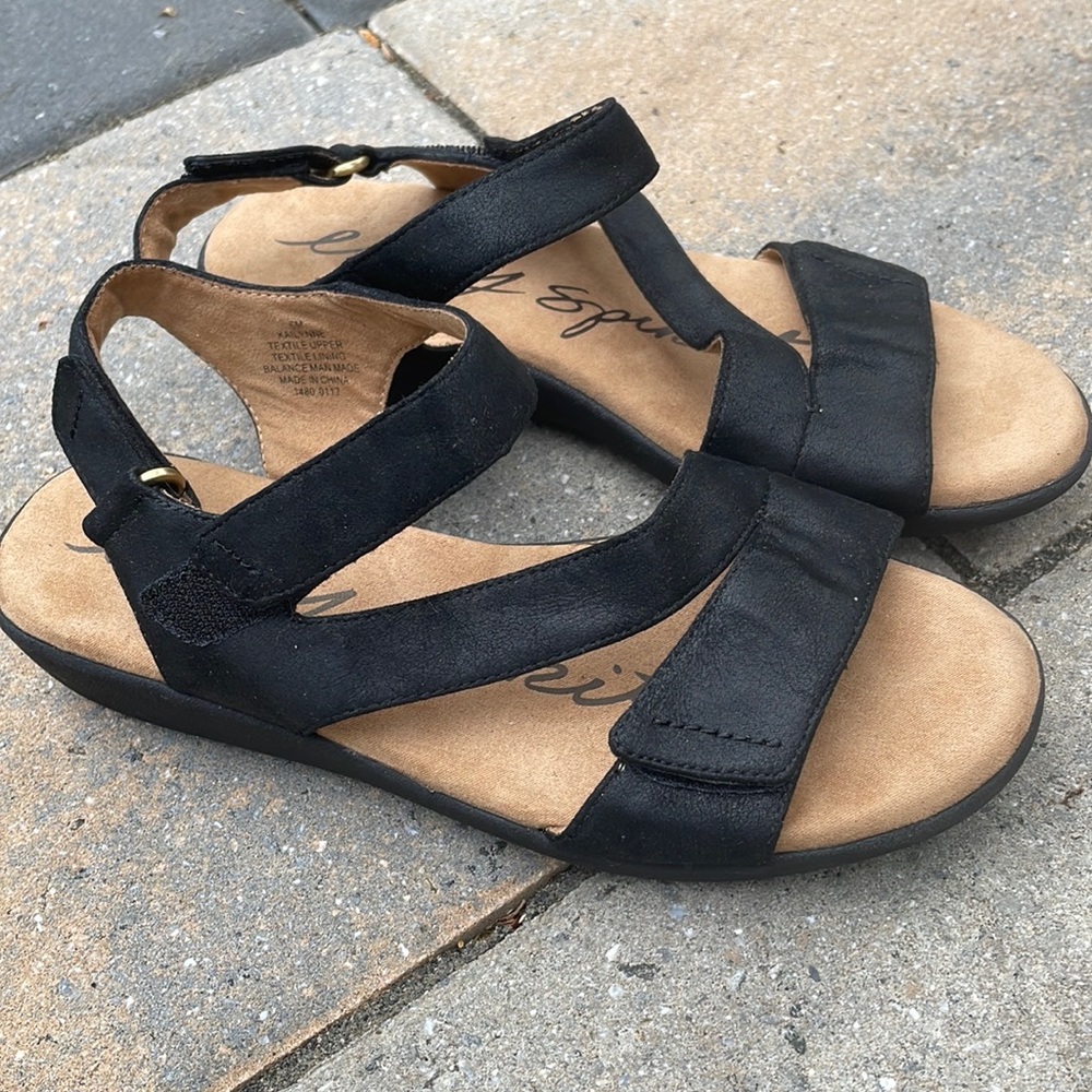 NWOT EASY SPIRIT Kailynne Sandals - black size 6M
